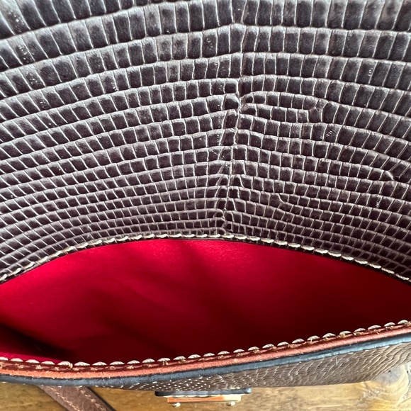 NWOT Dooney & Burke Lizard Embossed Letter Carrier Crossbody Chestnut - Picture 10 of 15